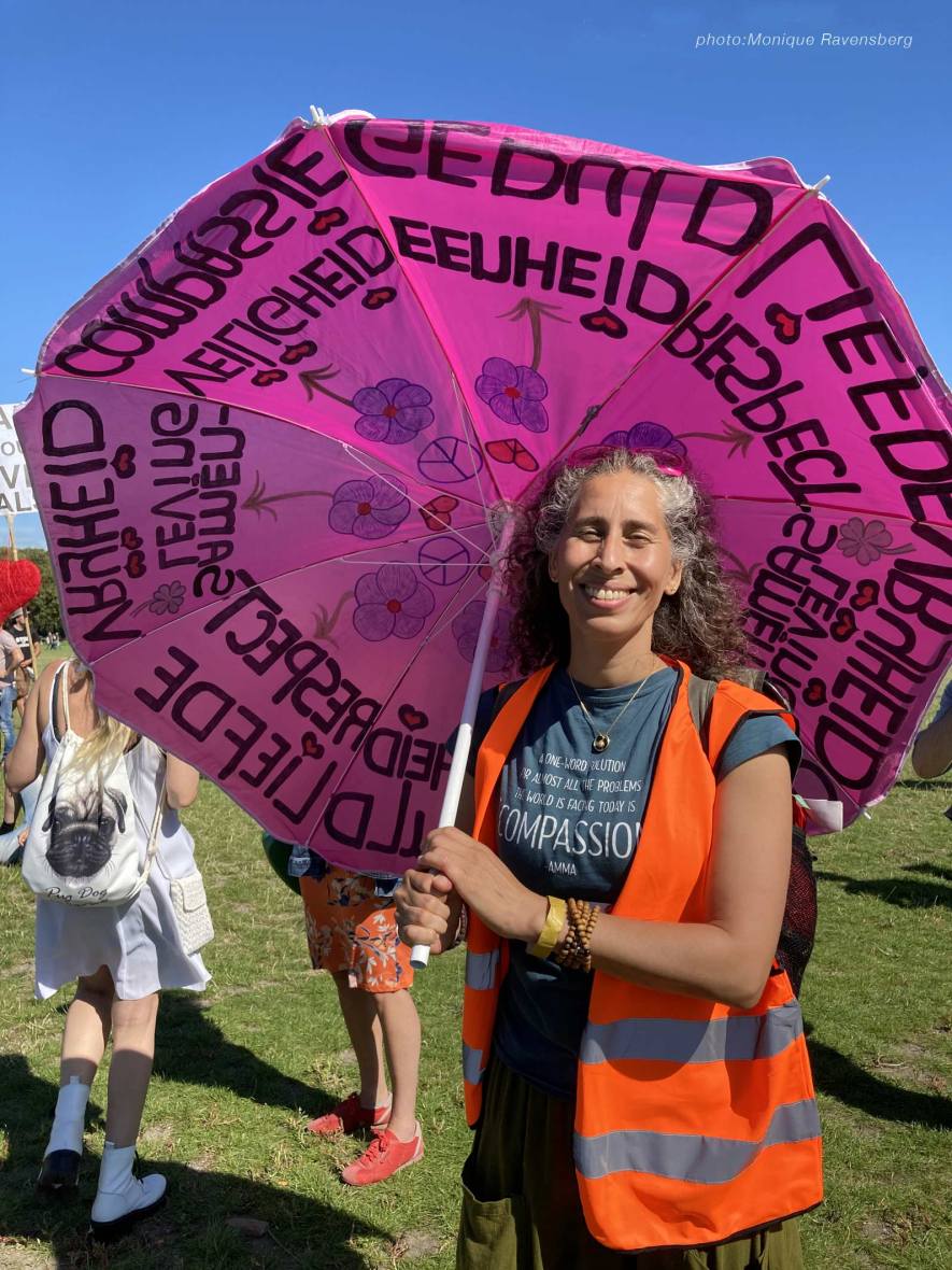 Vrijheid-Freedom-mrstar-Viruswaarheid-embrella-message-www.lepeltjelepeltje.com